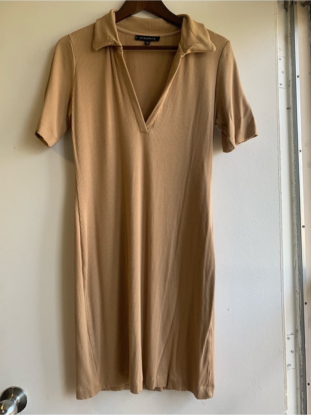 Dynamite Ribbed V-Neck Polo Dress in Camel/Tan Size XL